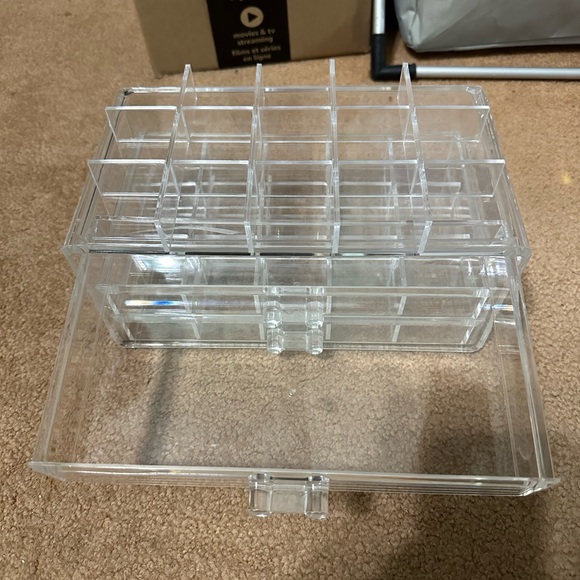 Clear storage containers used for make up - Picture 3 of 8